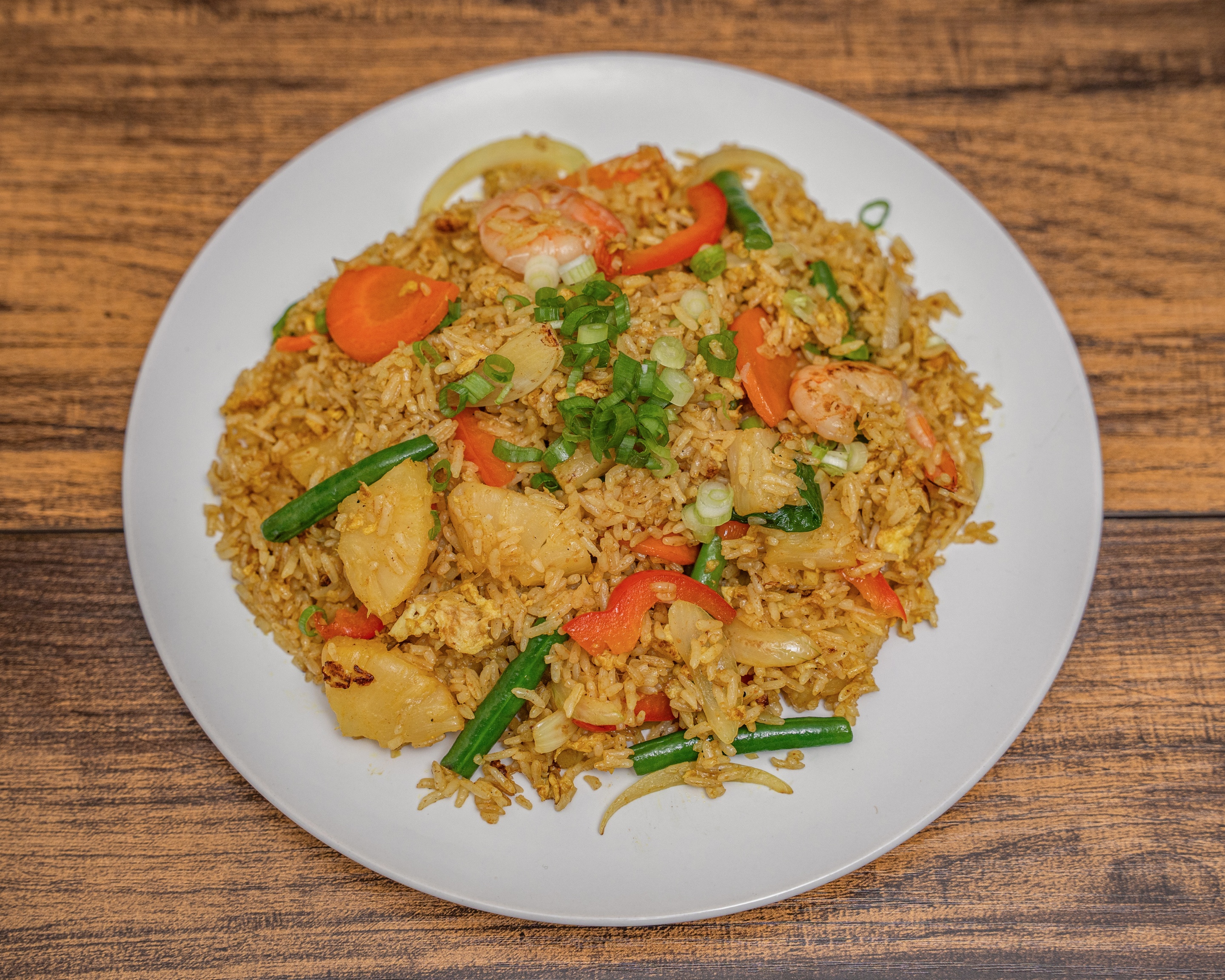 Pineapple fried rice with veggies